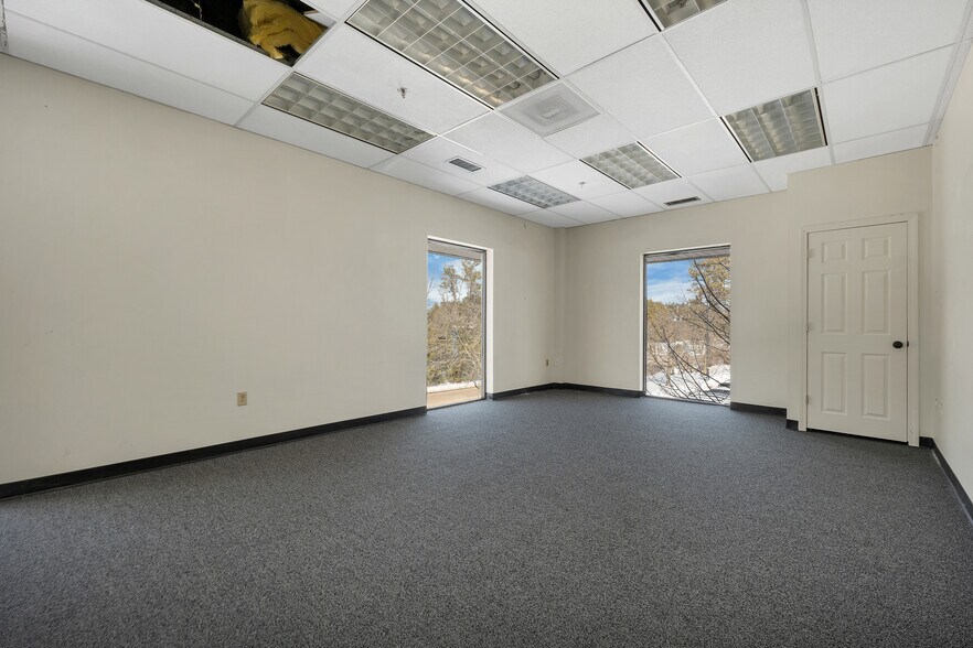 More Photos Of 41 Simon St, Nashua Flex For Lease
