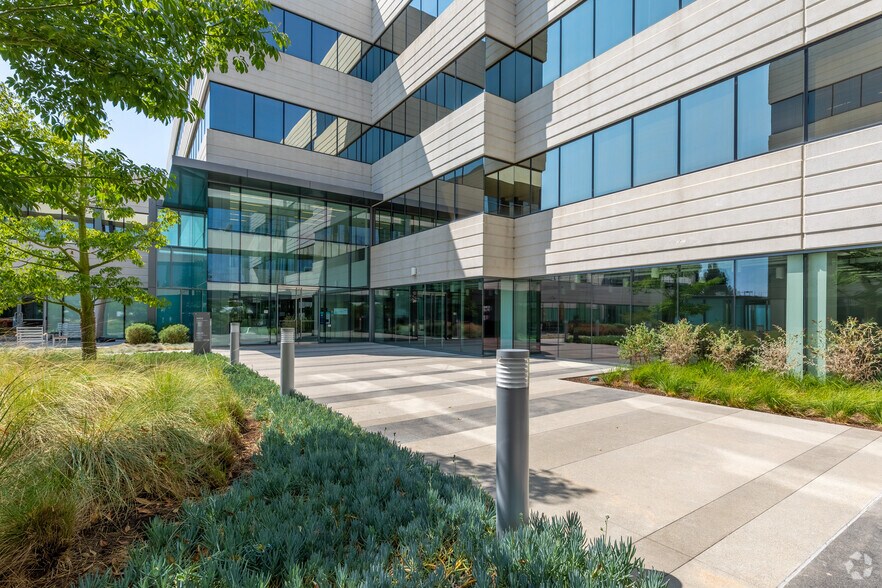 More Photos Of 9808 Scranton Rd, San Diego Office For Lease