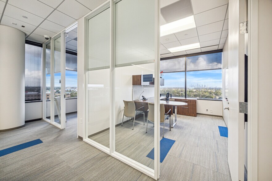 More Photos Of 2707 N Loop W, Houston Office For Lease