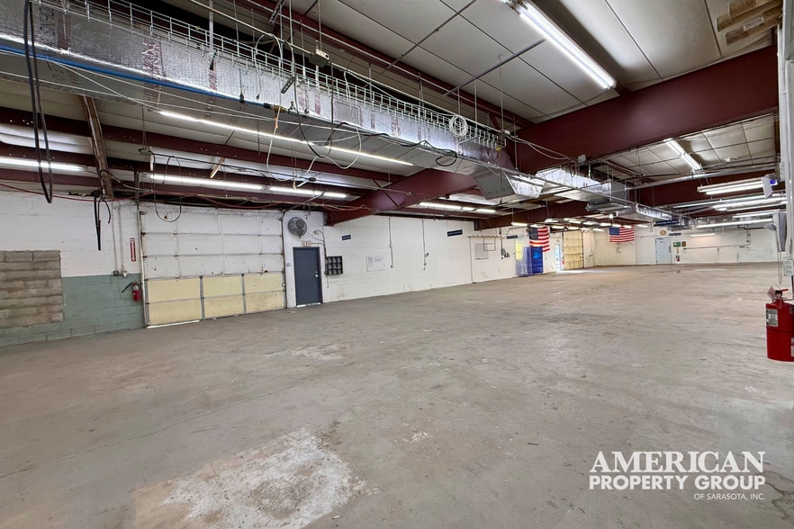 More Photos Of 6055 Porter Way, Sarasota Warehouse For Lease