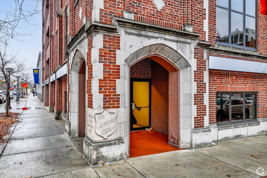 More Photos Of 206 S 5th Ave, Ann Arbor Office For Lease