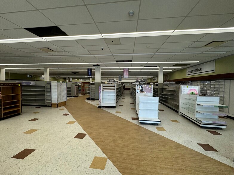 More Photos Of 53 B Church St, Kingston Unknown For Lease