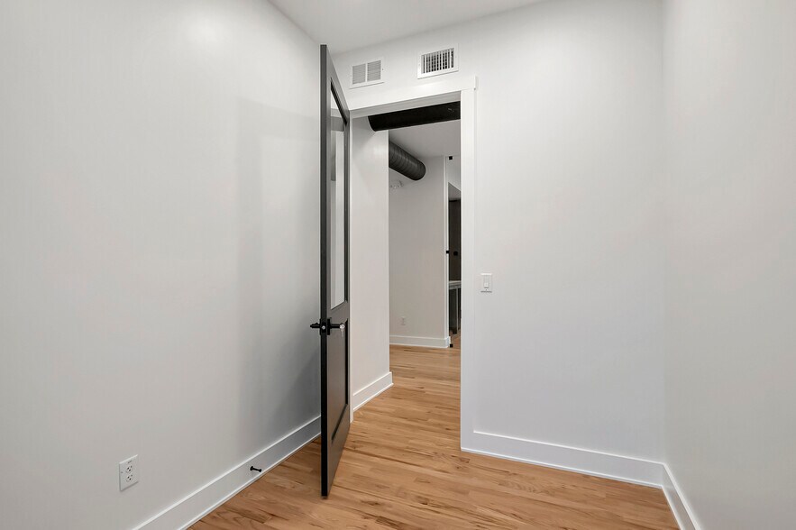 More Photos Of 2111 Cleveland St, Tampa Office For Sale