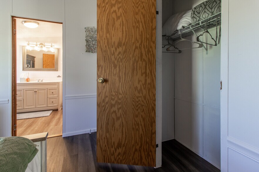 More Photos Of 20221 SW 5th Pl, Dunnellon Specialty For Sale