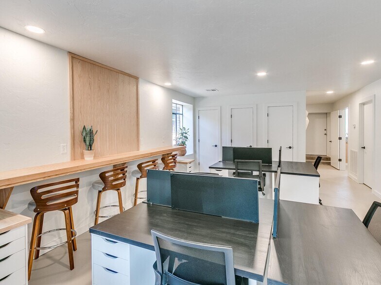 More Photos Of 527 E Main St, Norman Storefront For Lease