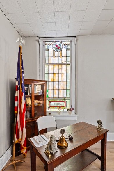 More Photos Of 729 Mason St, Milton Office For Sale