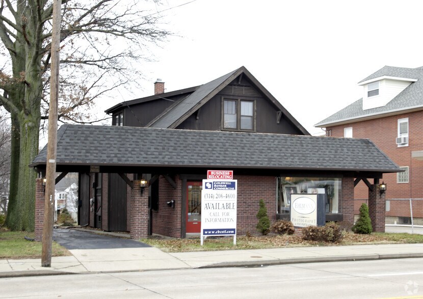 More Photos Of 1049 First Capitol Dr, Saint Charles Freestanding For Lease