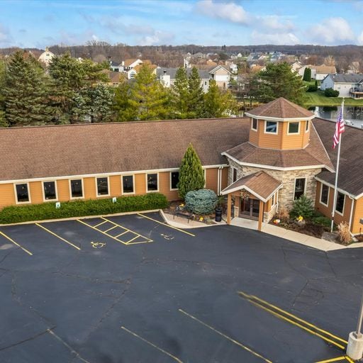 Primary Photo Of 28747 N Lake Dr, Waterford Restaurant For Lease