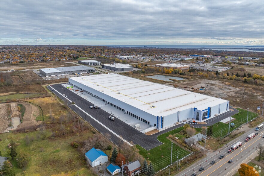 More Photos Of 22 Medicorum Pl, Hamilton Distribution For Lease