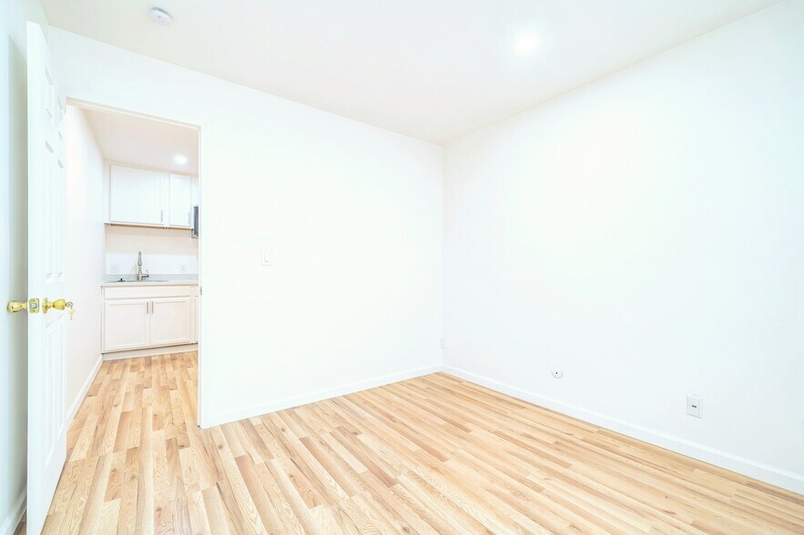 More Photos Of 823 Webster St, Oakland Storefront Retail Residential For Sale