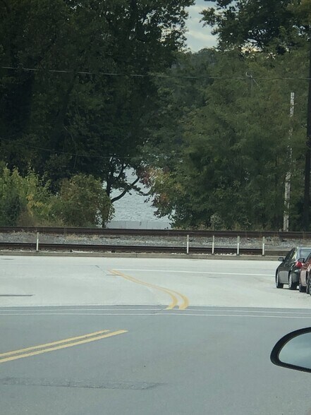 More Photos Of 141 Locust St, Columbia General Retail For Lease