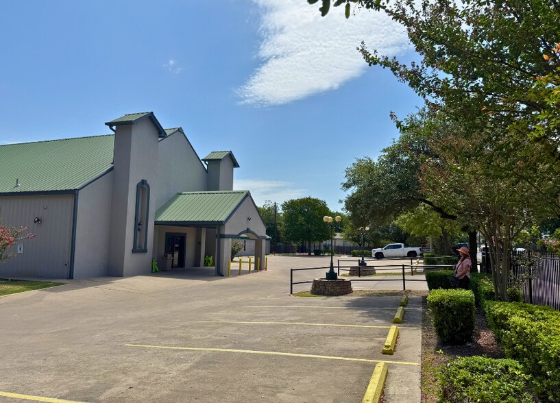 More Photos Of 8600 Guadalupe st, Austin Religious Facility For Sale