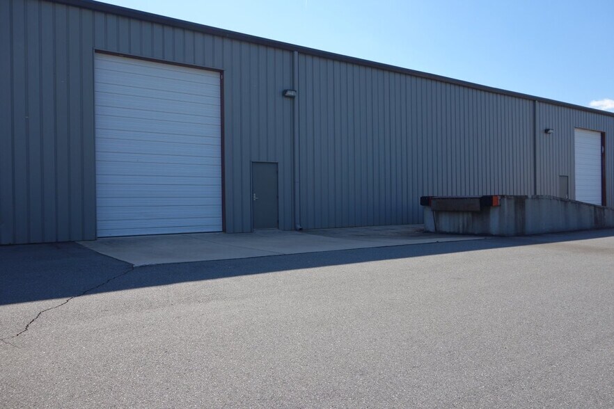 More Photos Of 122 Backstretch Ln, Mooresville Light Distribution For Lease