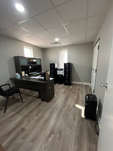 More Photos Of 3983 Homewood Rd, Memphis Office For Sale