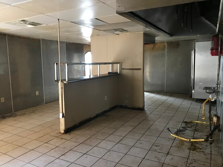 More Photos Of 412 FM 718, Newark Restaurant For Lease