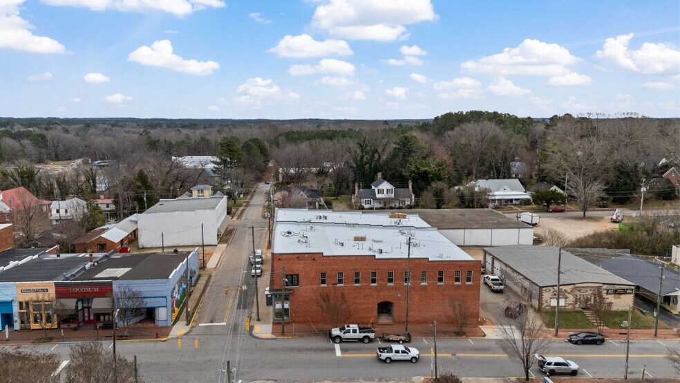 More Photos Of 101-103 E Franklin St, Warrenton Research And Development For Lease