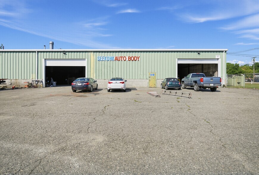 More Photos Of 32 Industrial Ct, Seekonk Warehouse For Lease