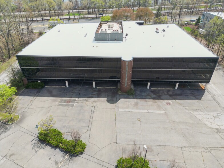 More Photos Of 1000 Sylvan Ave, Englewood Cliffs Office For Sale