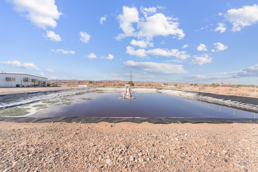 More Photos Of 480 Pat Ave, Overton Industrial For Sale