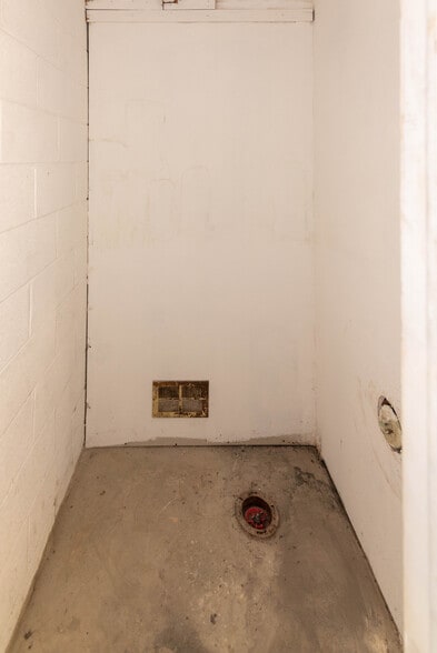 More Photos Of 1401 Clipper Heights, Baltimore Warehouse For Sale