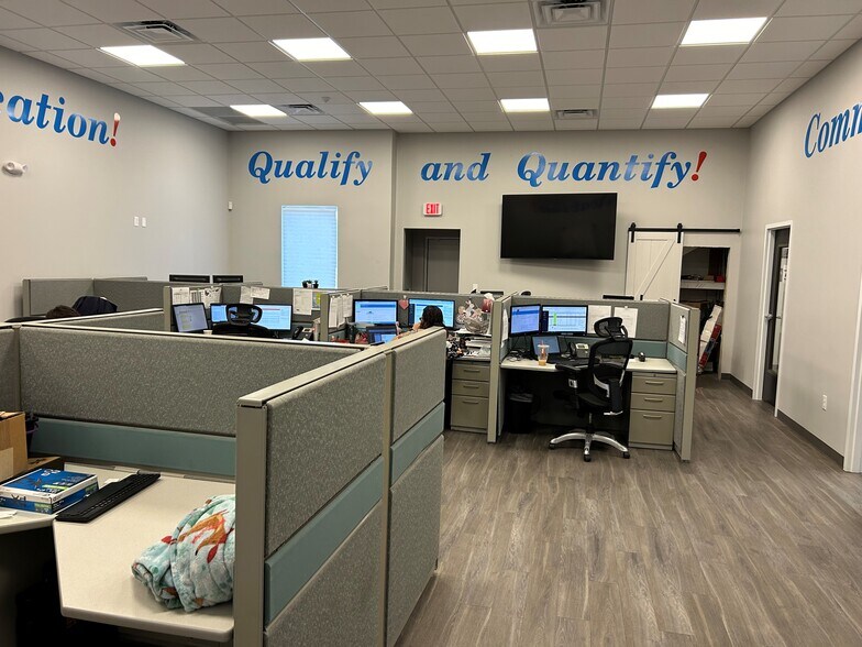 More Photos Of 150 Dog Track Rd, Longwood Office For Lease