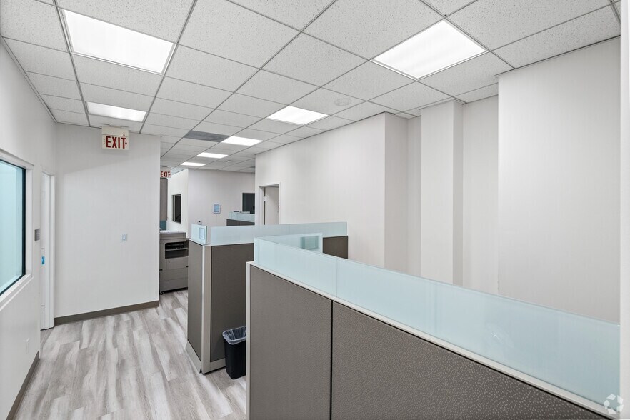 More Photos Of 14925-14945 Ventura Blvd, Sherman Oaks Office For Lease