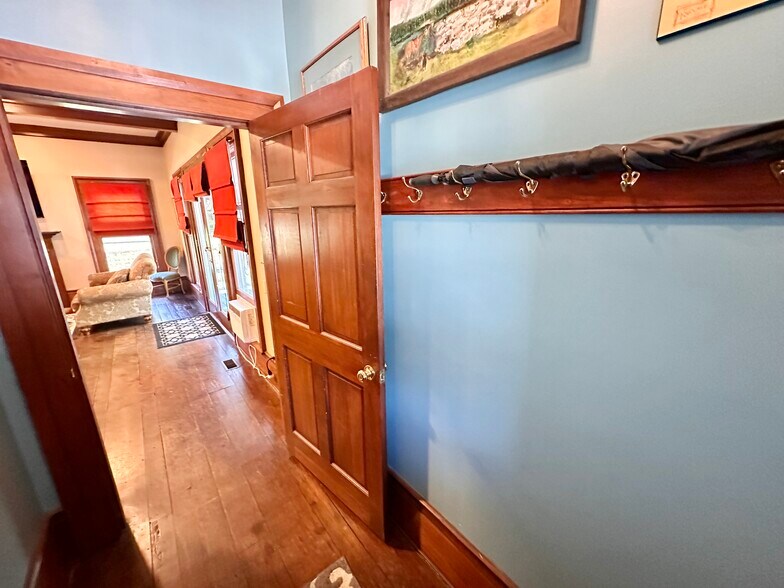 More Photos Of 615 College St, Clinton Hotel For Sale