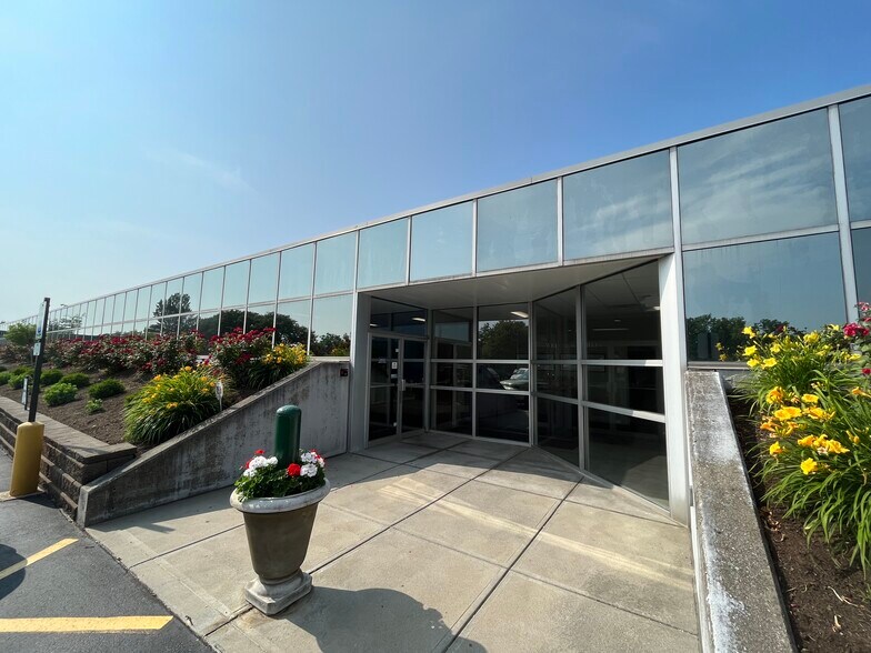 More Photos Of 965 Keynote Cir, Brooklyn Heights Office For Sale