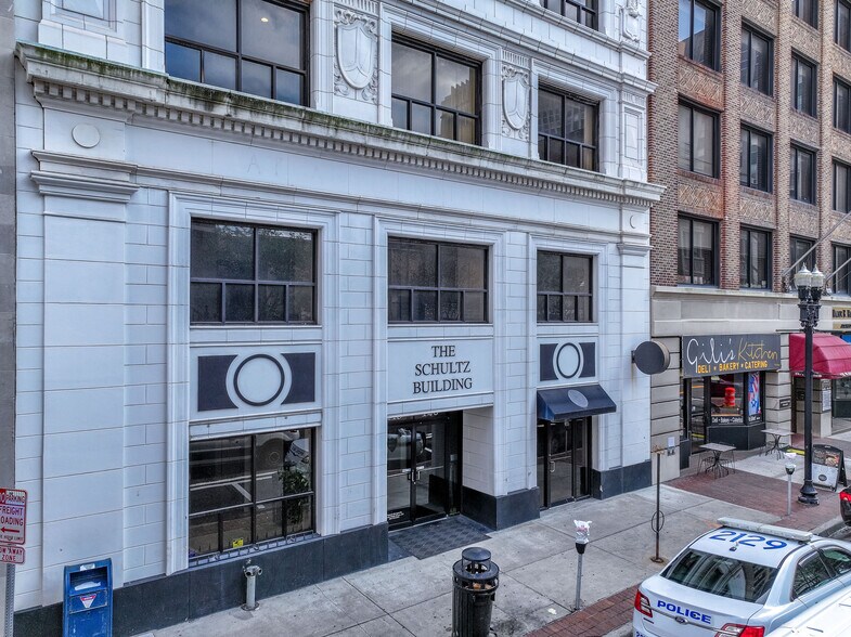 More Photos Of 118-120 W Adams St, Jacksonville Loft Creative Space For Lease