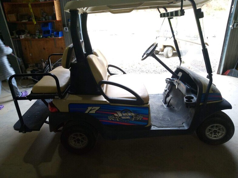 More Photos Of 224 Michael Ln, New Berlin Racetrack For Sale