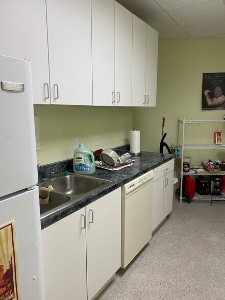 More Photos Of 3255 Cahuenga Blvd W, Los Angeles Office For Sale
