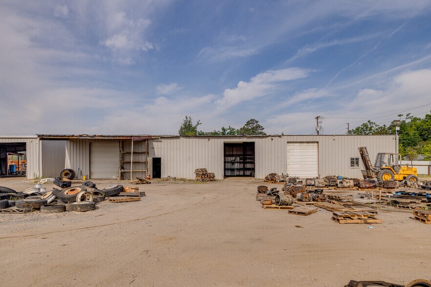 More Photos Of 108 Harold St, West Monroe Distribution For Sale