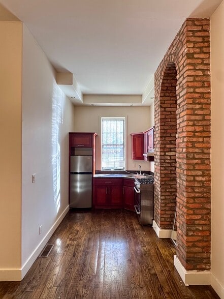 Primary Photo Of 237 Jefferson St, Brooklyn Apartments For Lease