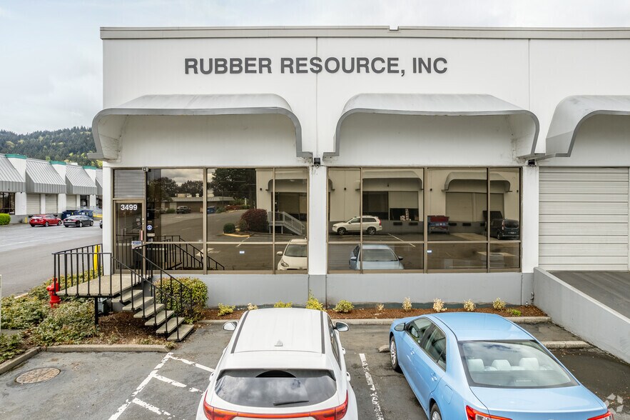 More Photos Of 3481-3499 NW Yeon Ave, Portland Warehouse For Lease