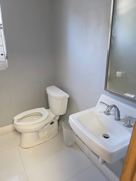 More Photos Of 1741 Coral Way, Miami General Retail For Lease