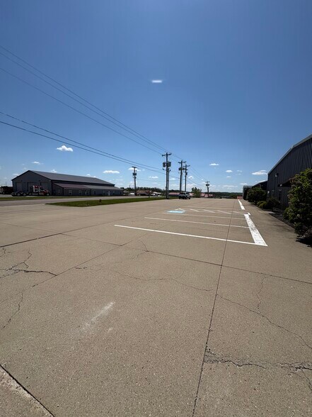 More Photos Of 66850 Executive Dr, Saint Clairsville Warehouse For Lease