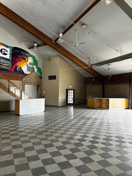 More Photos Of 3701 S Santa Fe Dr, Sheridan Showroom For Lease