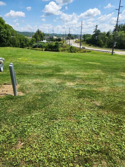 More Photos Of 11204 Royalton Rd, North Royalton Showroom For Lease