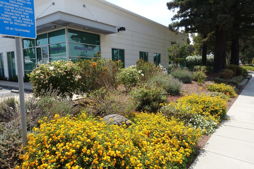 More Photos Of 555 Clyde Ave, Mountain View Office For Lease