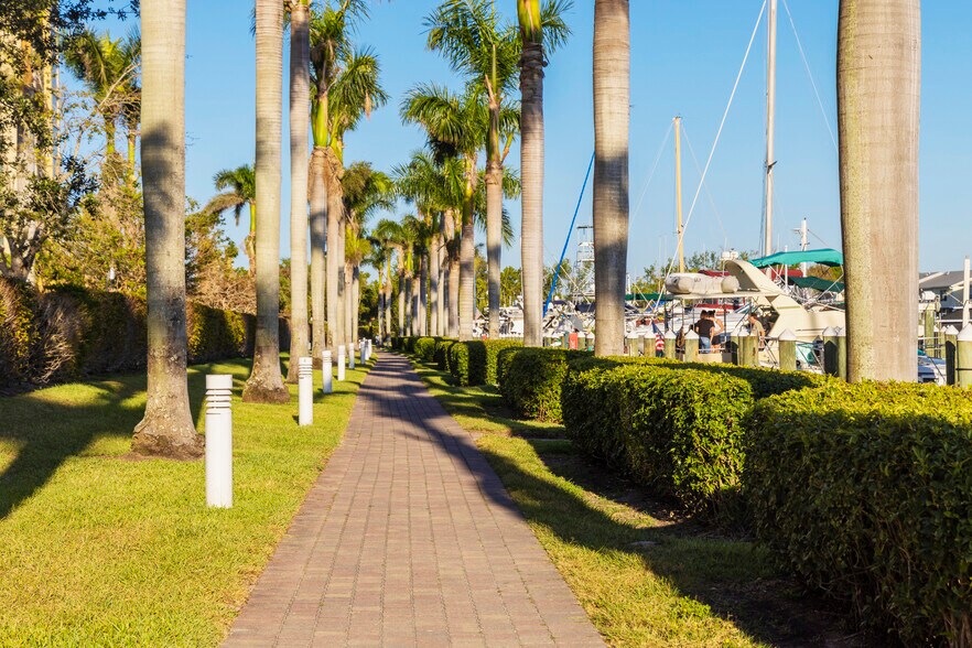 More Photos Of 3444 Marinatown Ln, North Fort Myers Unknown For Lease