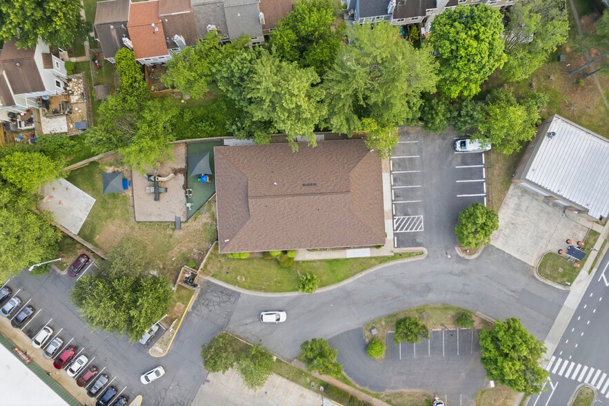 More Photos Of 83 Sugarland Run Dr, Sterling Daycare Center For Lease