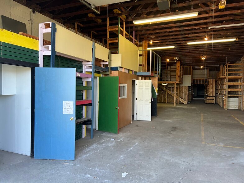 More Photos Of 1610 Greensburg Pike, North Versailles Warehouse For Lease