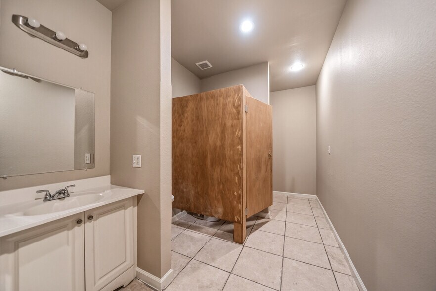 More Photos Of 6737 FM 362, Brookshire Warehouse For Lease