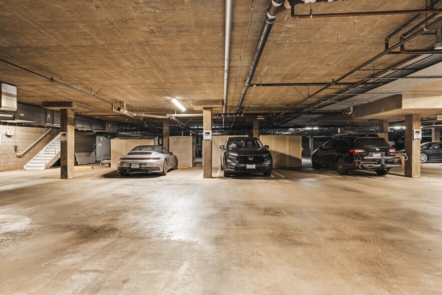 More Photos Of 610 Main St, Venice Office For Sale