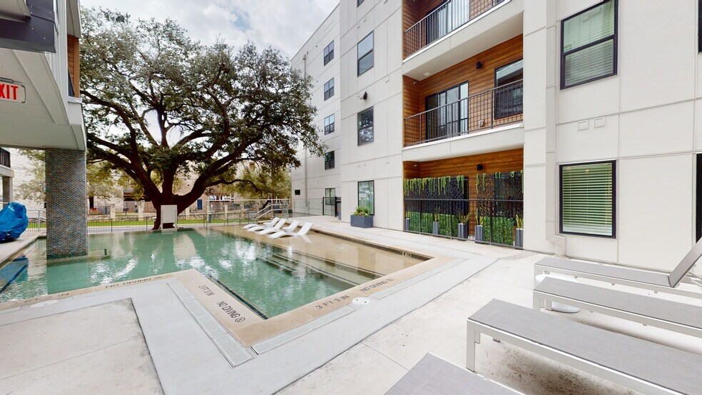 More Photos Of 2500 Longview St, Austin Apartments For Sale