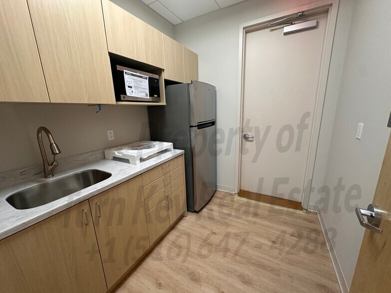 More Photos Of 1000 Northern Blvd, Great Neck Medical For Lease