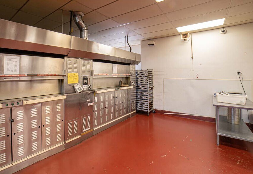 More Photos Of 4 Commercial Blvd, Novato Manufacturing For Lease