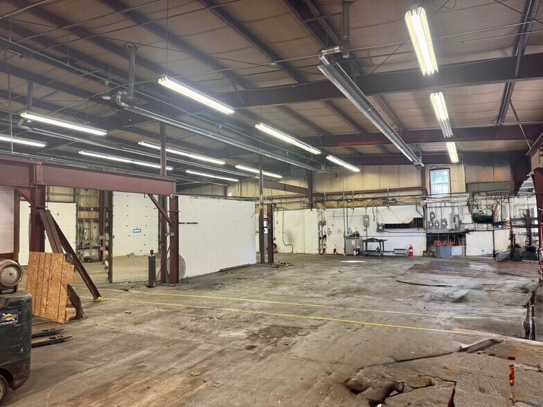 More Photos Of 24 Elise St, Westfield Flex For Lease