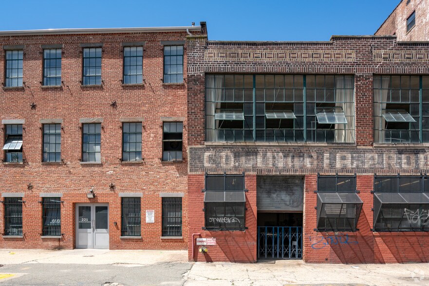 More Photos Of 221-249 McKibben St, Brooklyn Warehouse For Lease