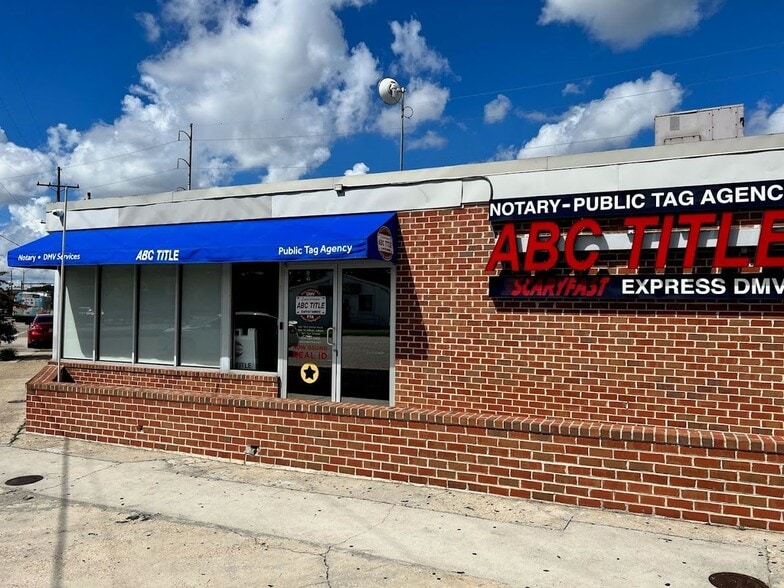Primary Photo Of 3135 Gentilly Blvd, New Orleans General Retail For Lease